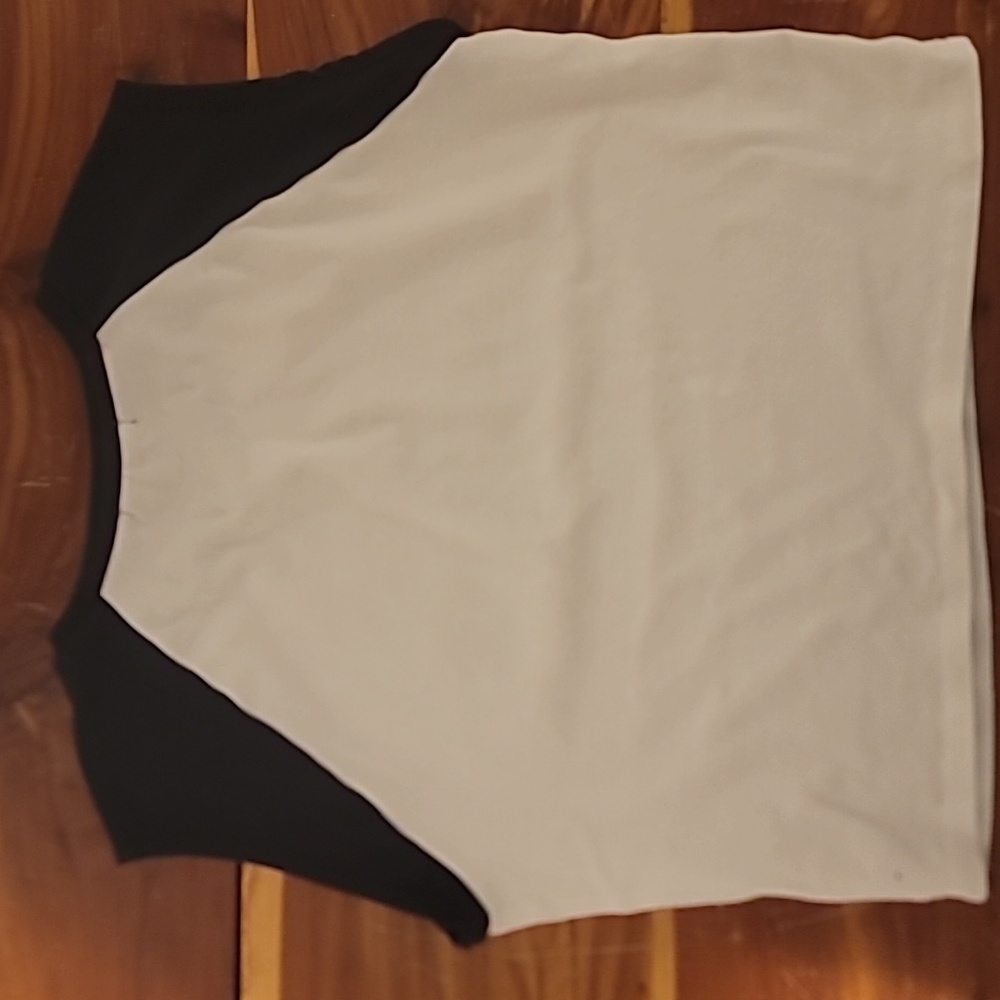 Stylish 'I Love Nerds' Women's Crop Top - Black and White - Picture 3 of 3